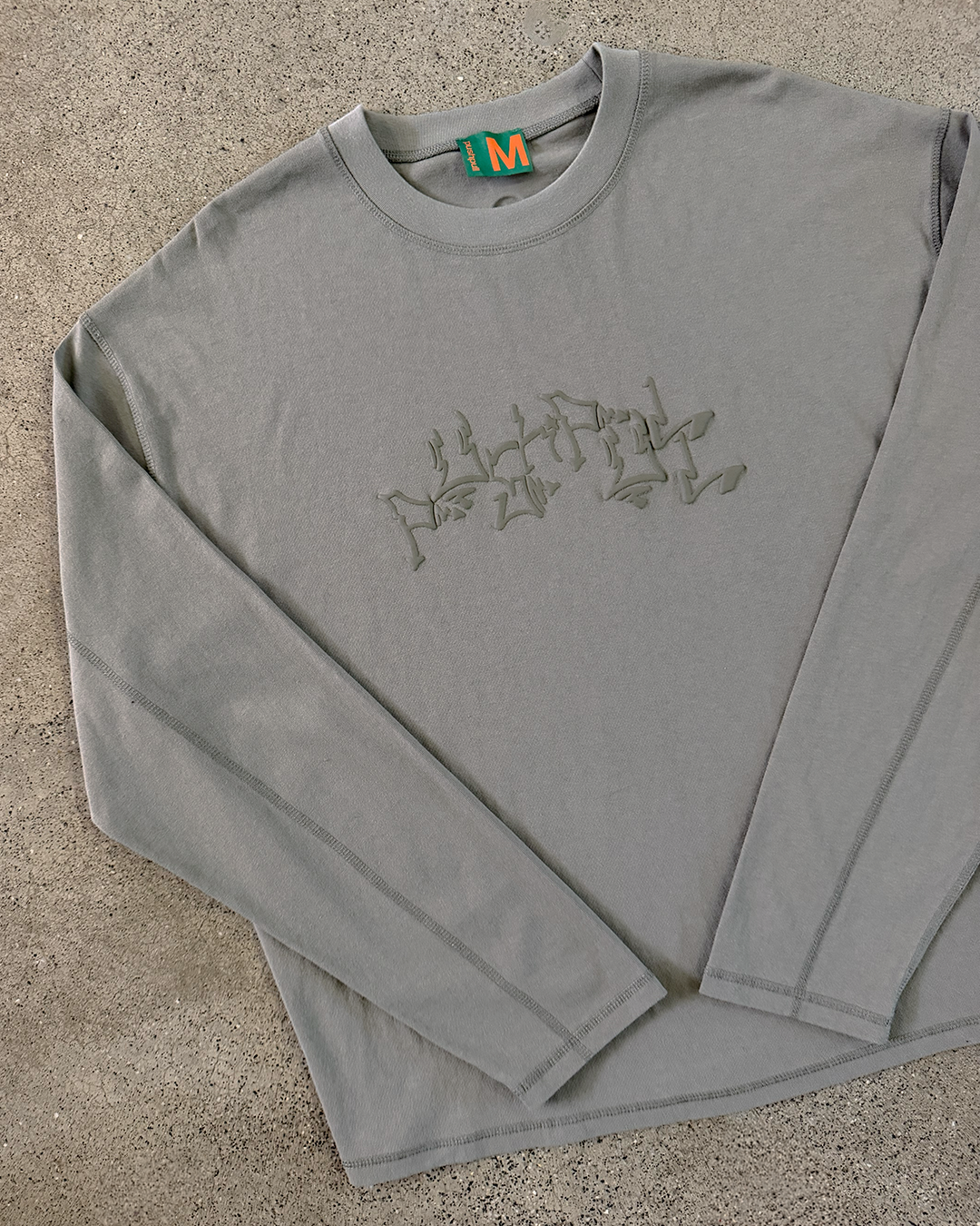 OLIVE GRAPH LONG SLEEVE T-SHIRT