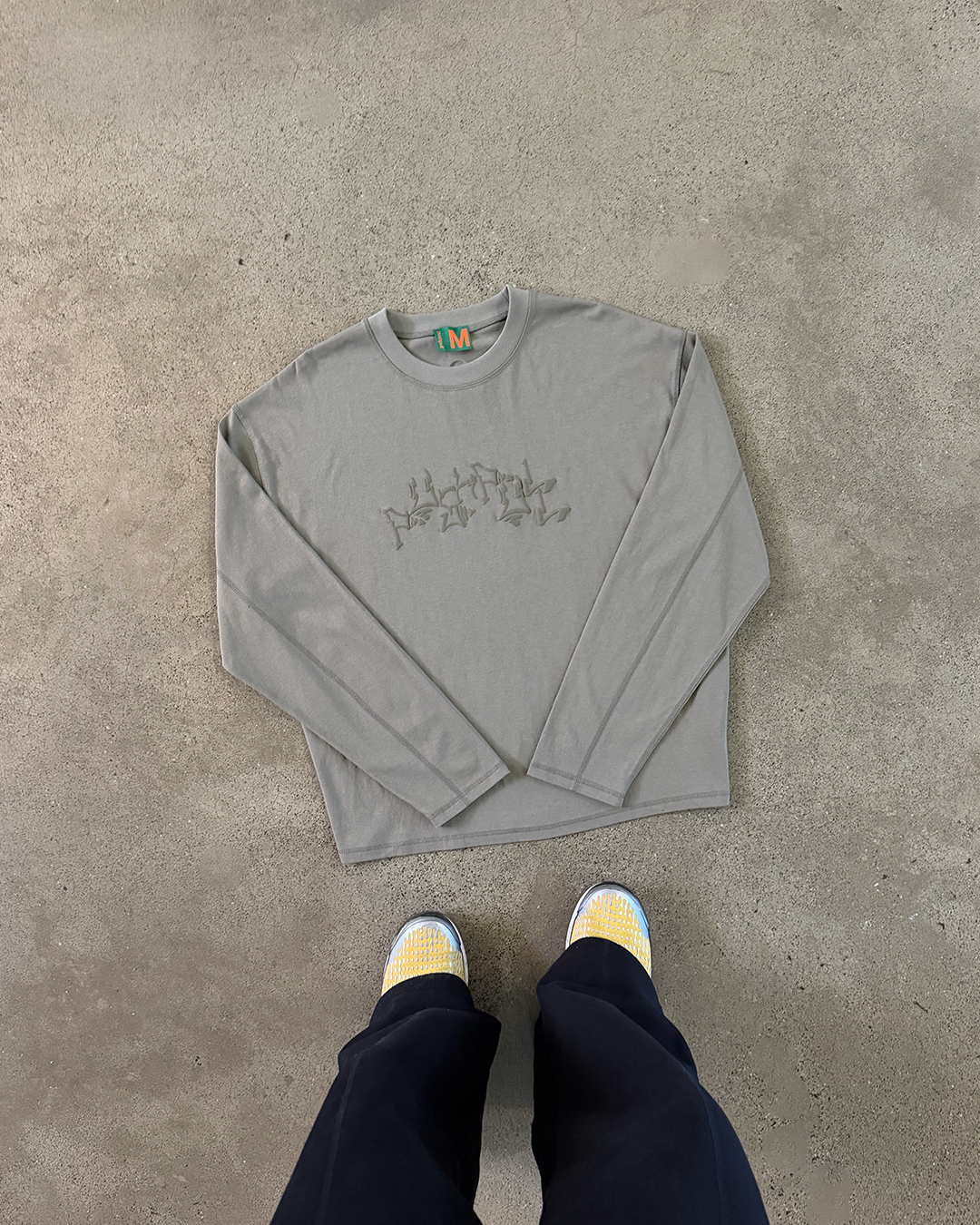 OLIVE GRAPH LONG SLEEVE T-SHIRT