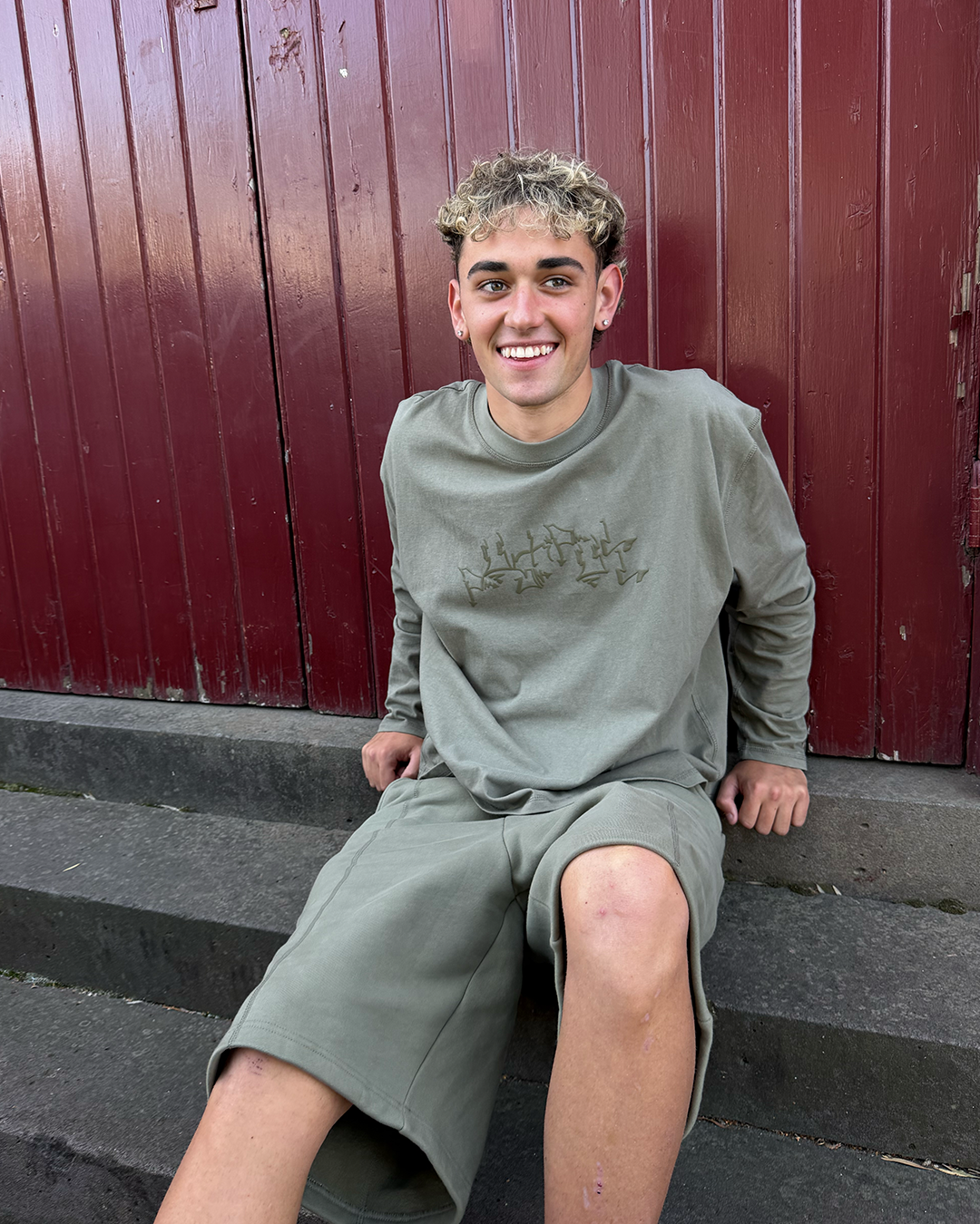 OLIVE GRAPH LONG SLEEVE T-SHIRT