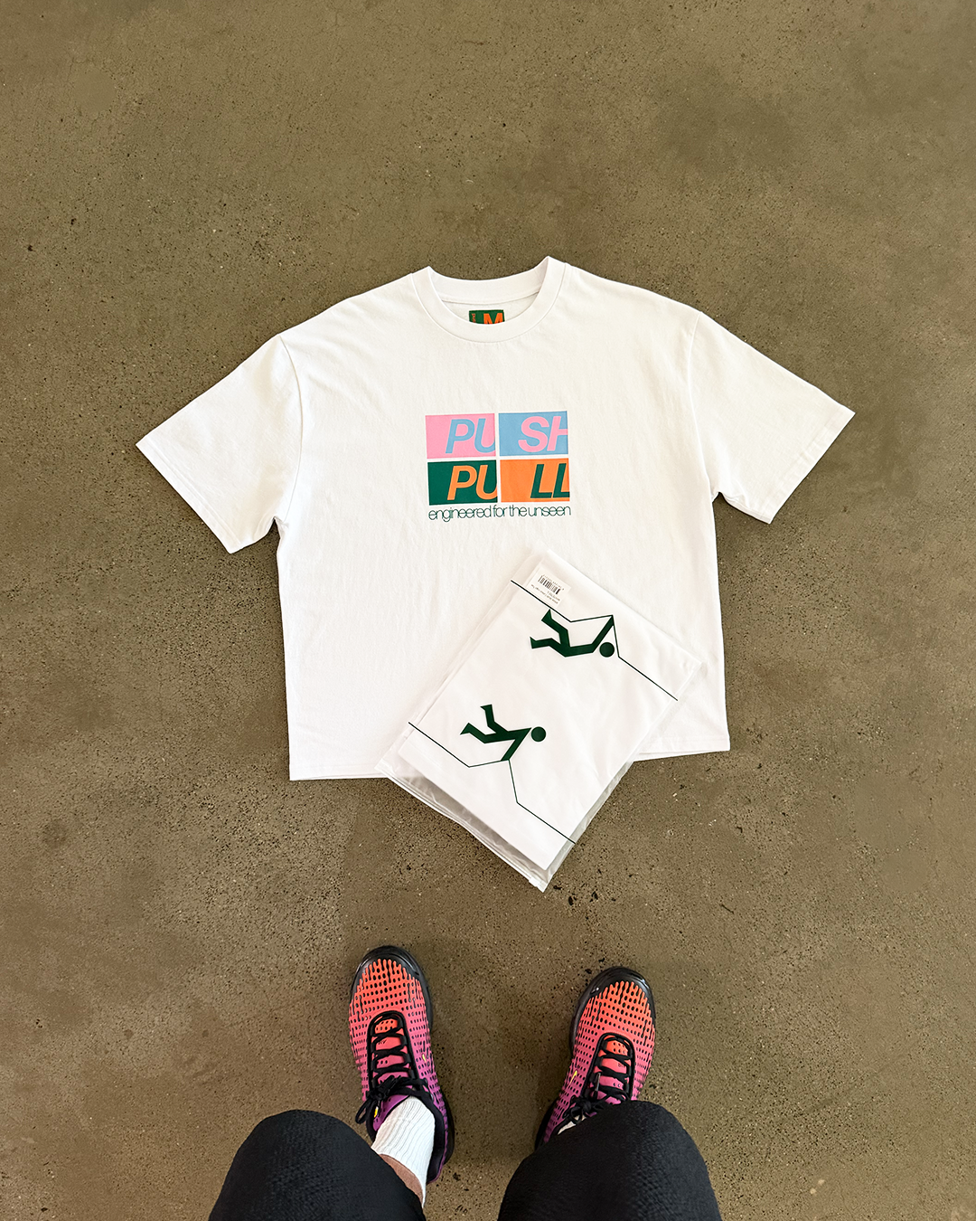WHITE MULTI COLOUR P T-SHIRT